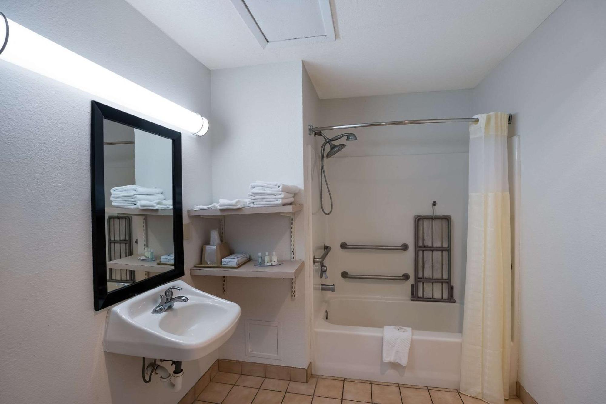 Quality Inn & Suites Junction Esterno foto