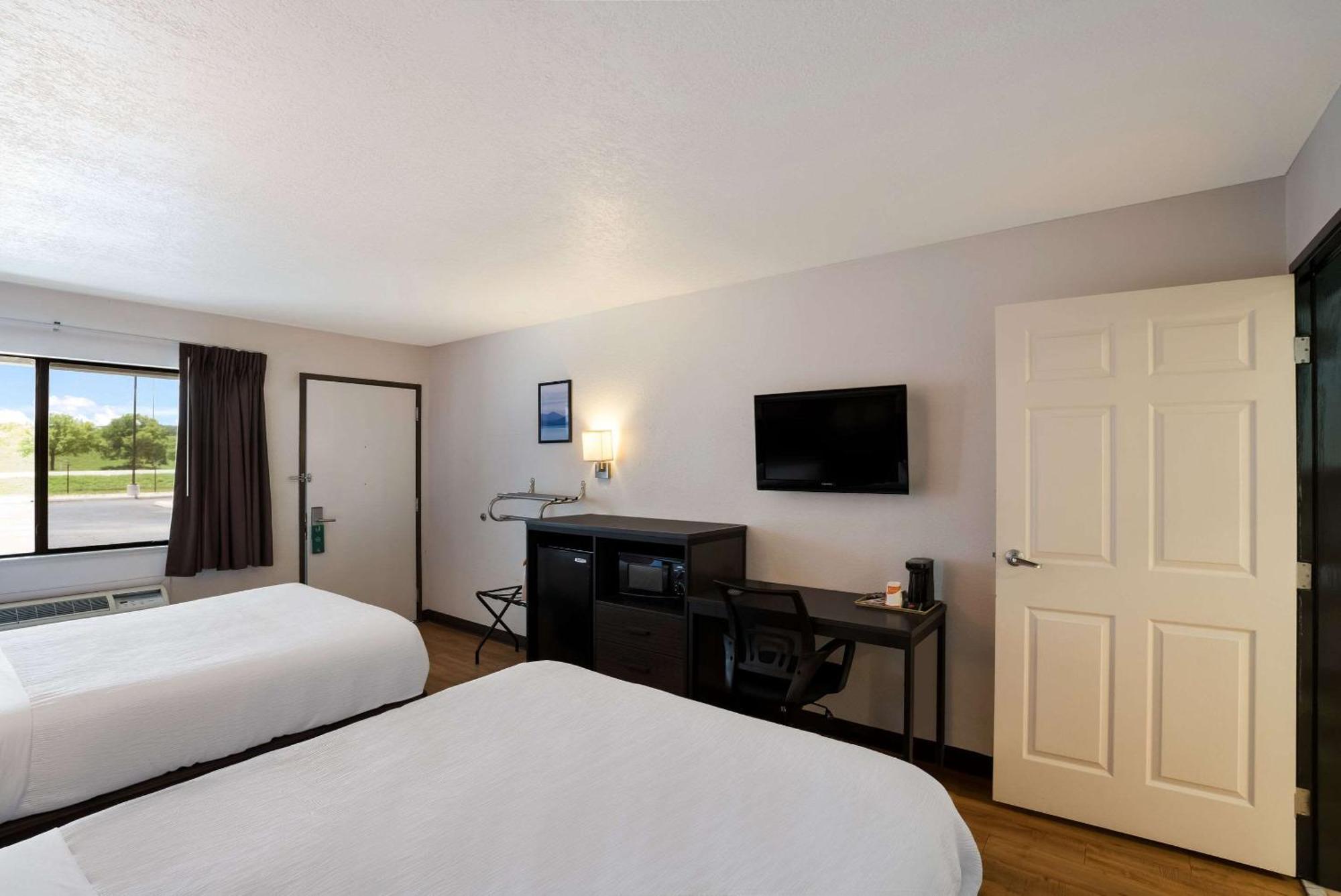Quality Inn & Suites Junction Esterno foto