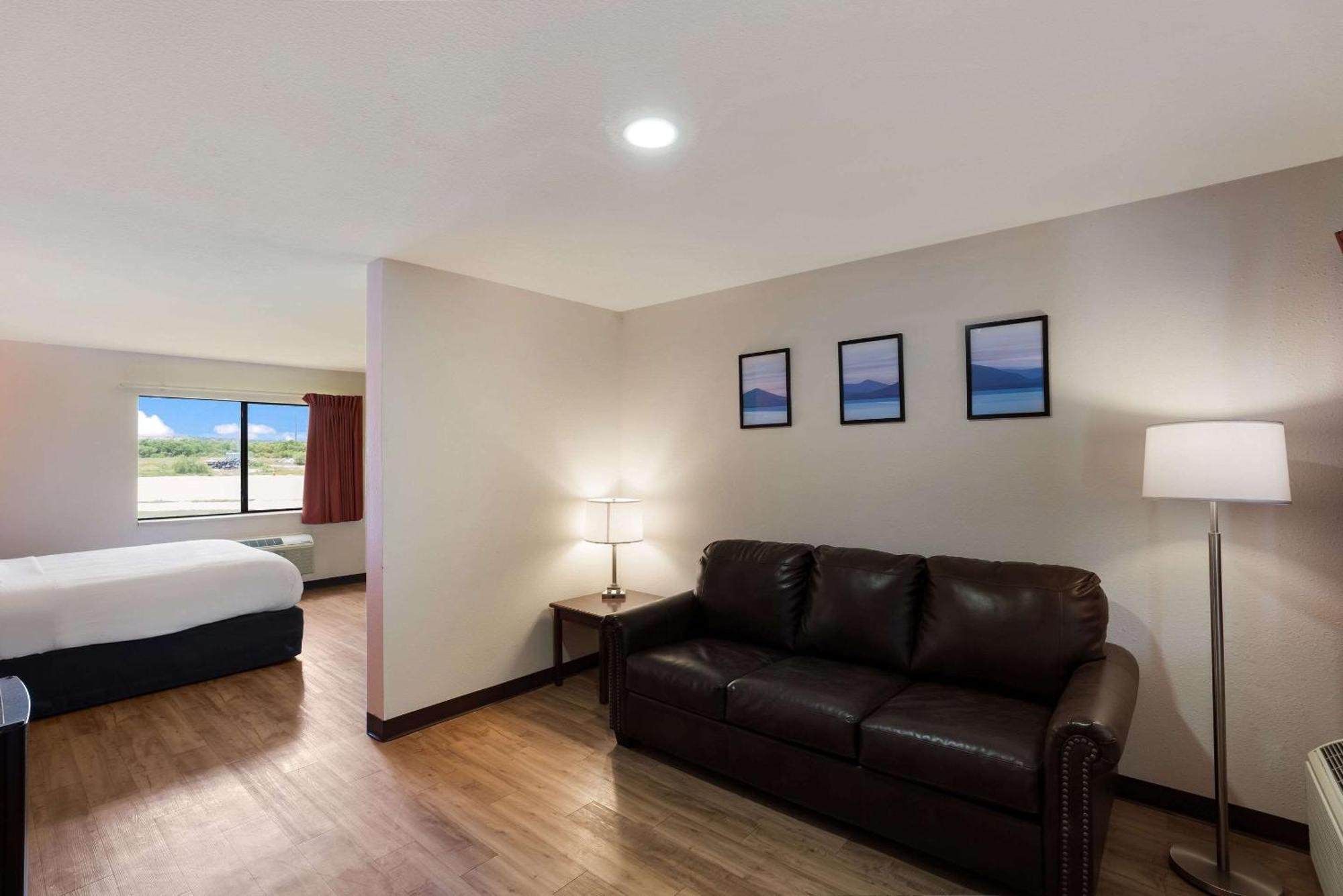 Quality Inn & Suites Junction Esterno foto