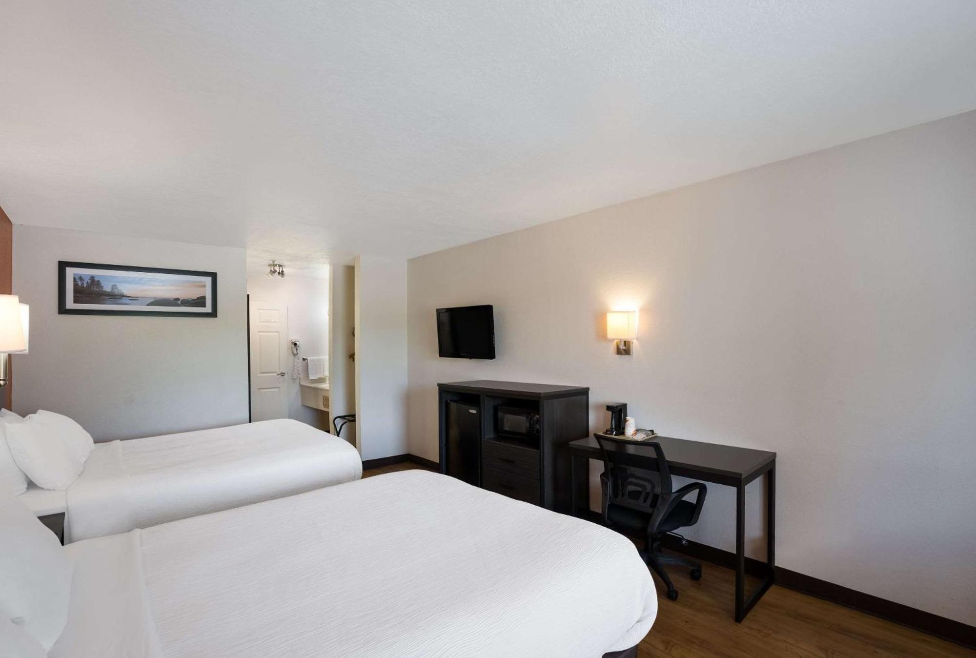Quality Inn & Suites Junction Esterno foto
