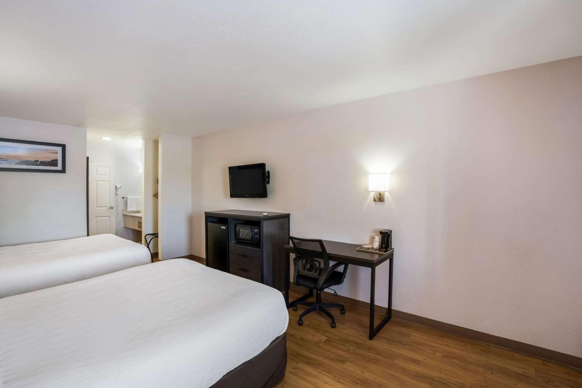 Quality Inn & Suites Junction Esterno foto