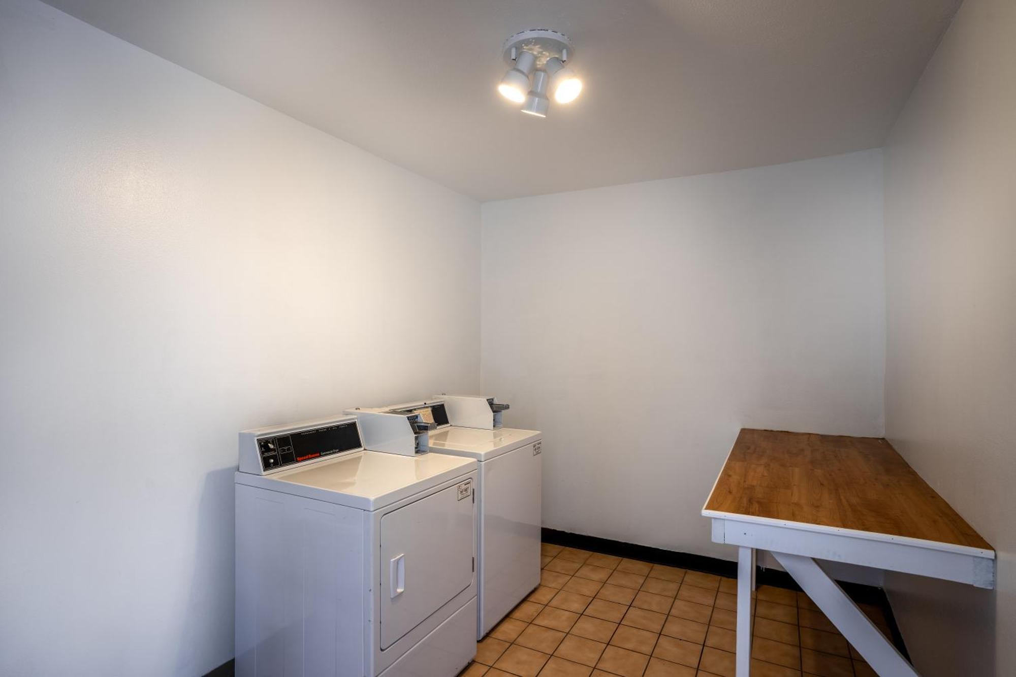 Quality Inn & Suites Junction Esterno foto