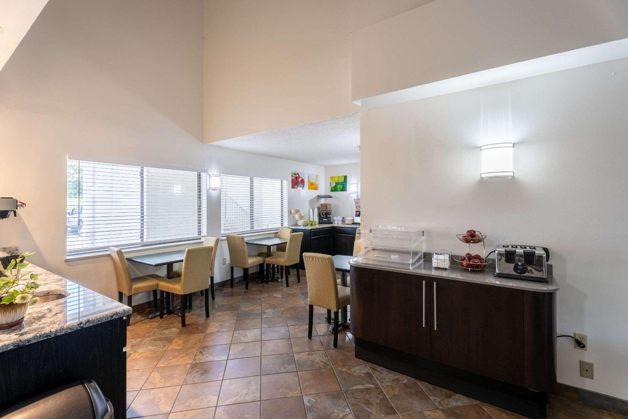 Quality Inn & Suites Junction Esterno foto