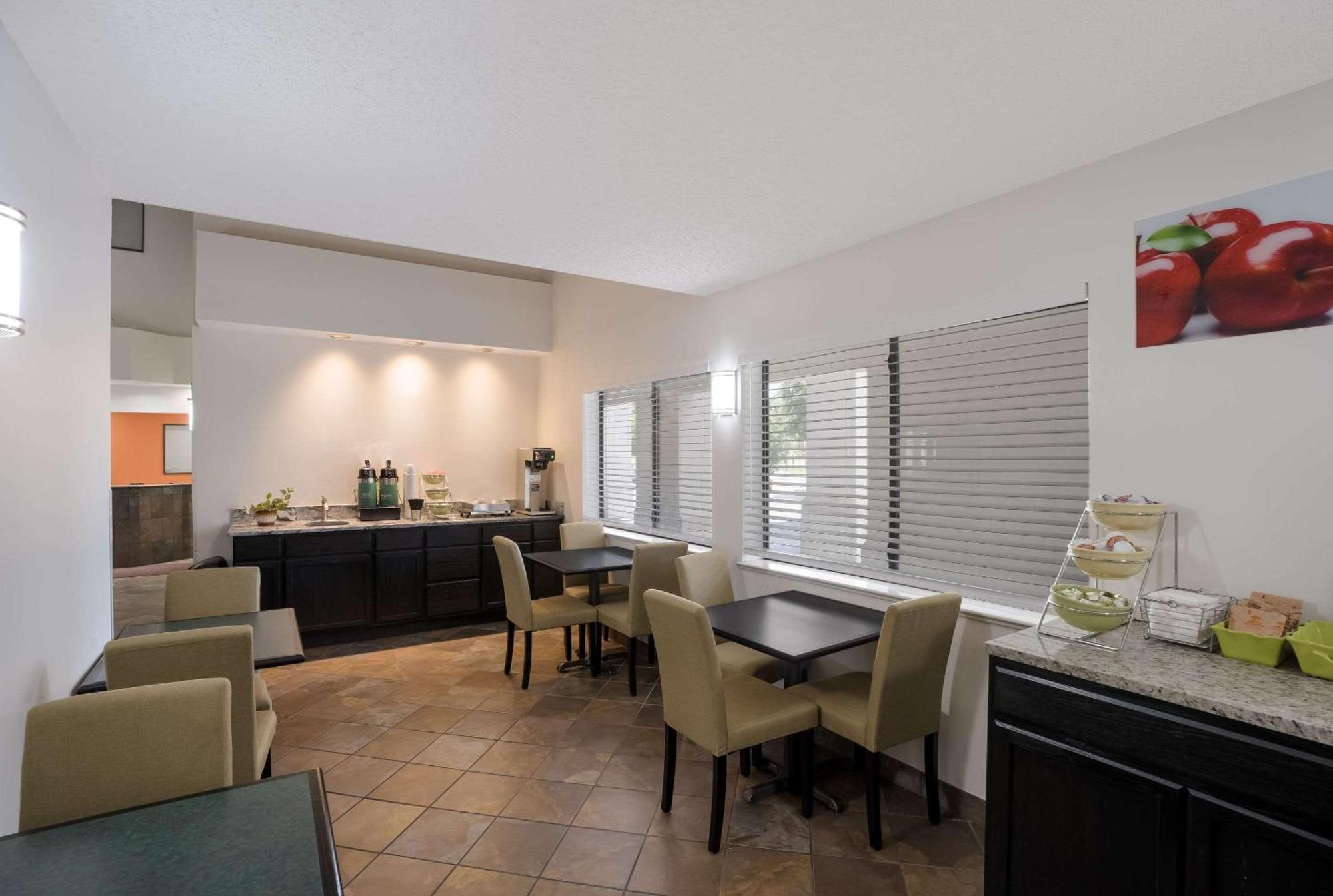 Quality Inn & Suites Junction Esterno foto
