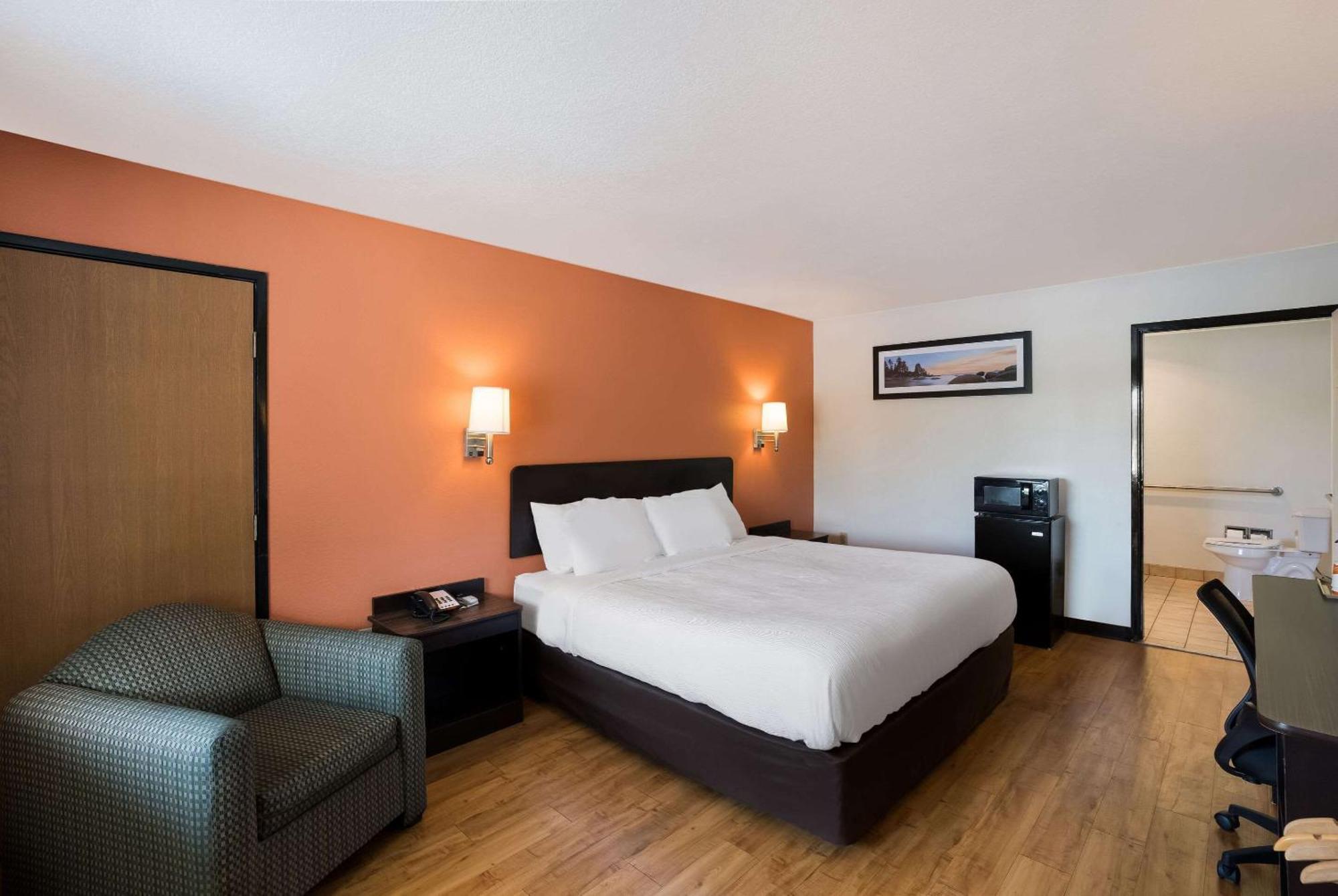 Quality Inn & Suites Junction Esterno foto