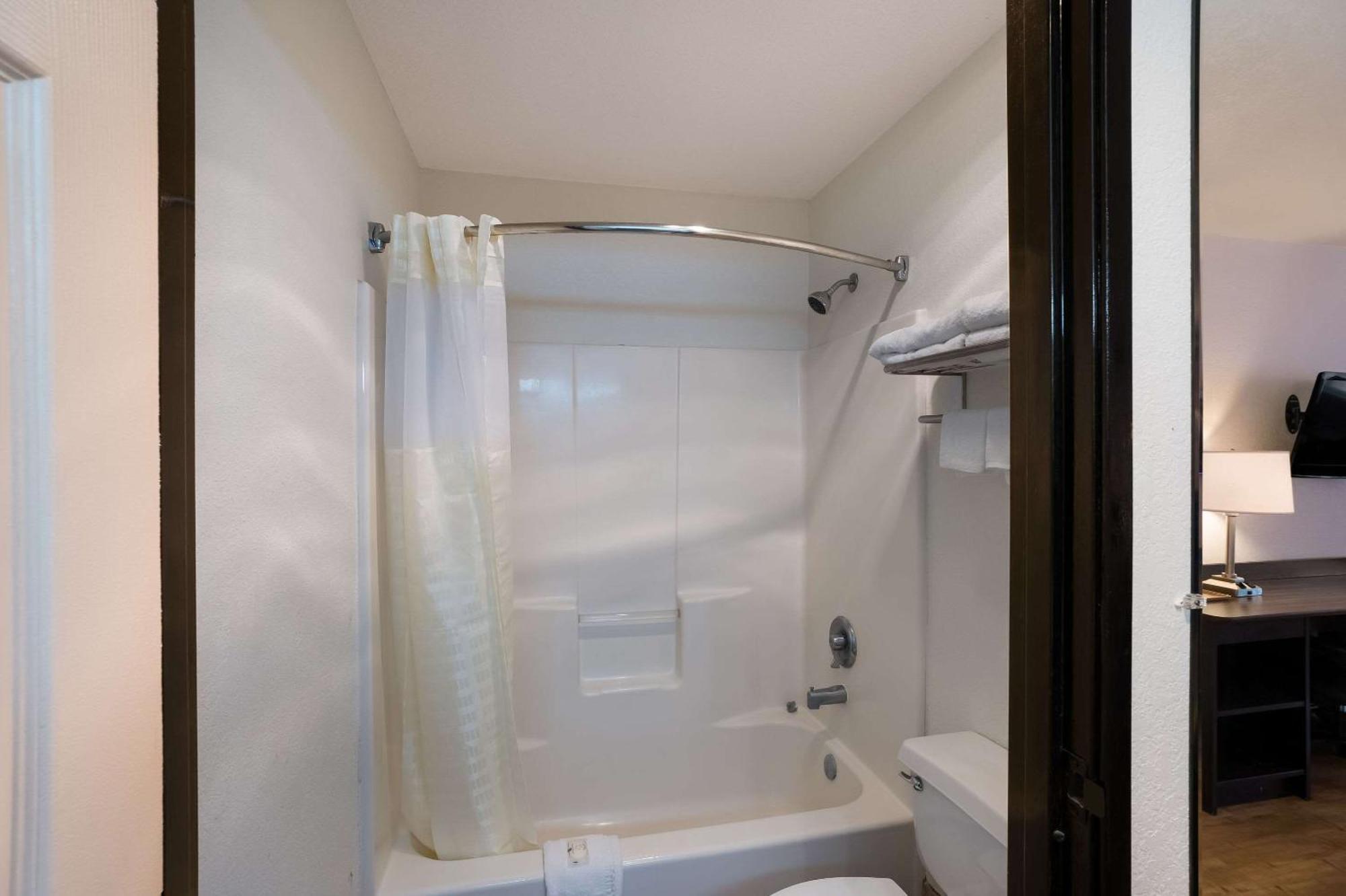 Quality Inn & Suites Junction Esterno foto