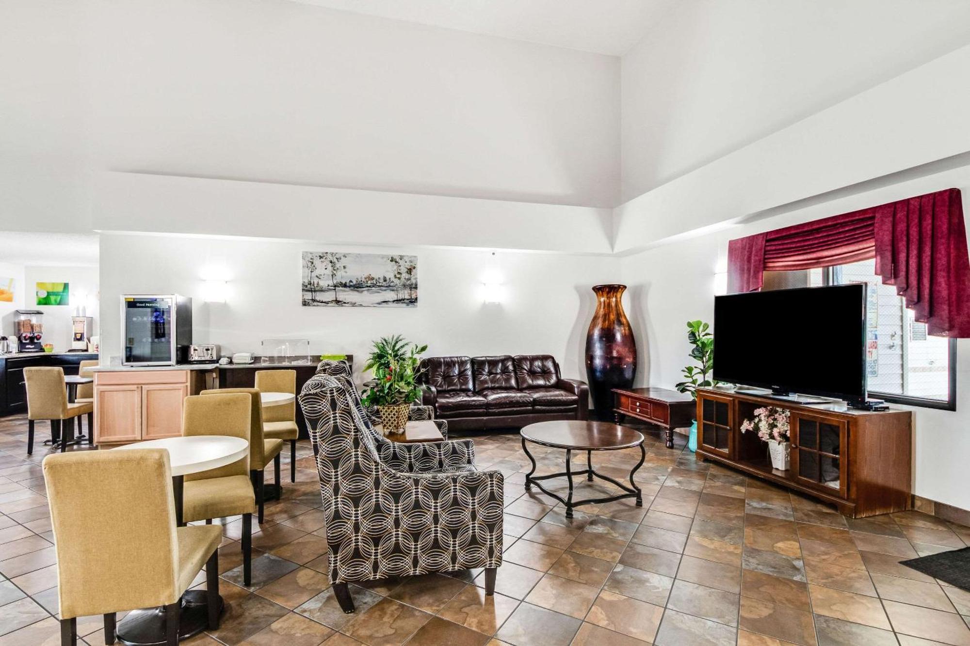 Quality Inn & Suites Junction Esterno foto