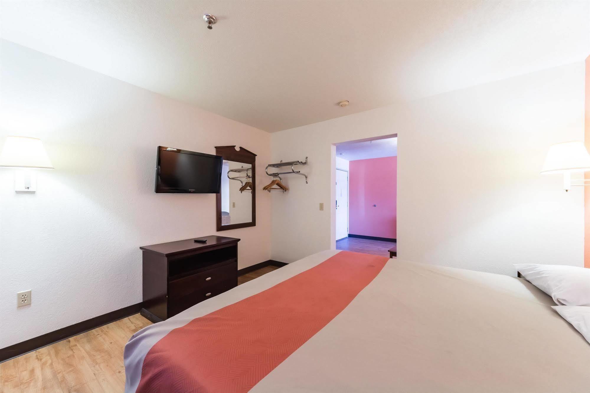 Quality Inn & Suites Junction Esterno foto